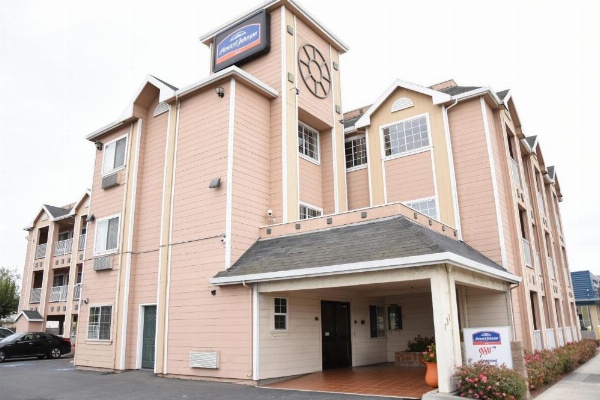 Howard Johnson by Wyndham Salinas image 26