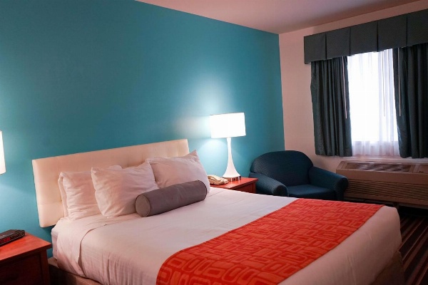 Howard Johnson by Wyndham Salinas image 6